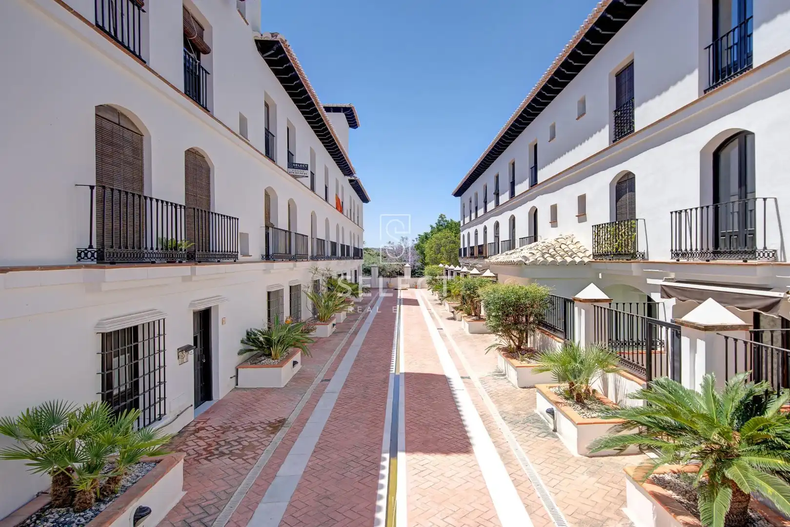 Außenansicht von Wohnungen zum Verkauf in Vélez de Benaudalla mit Klimaanlage, Privatgarten und Terrasse