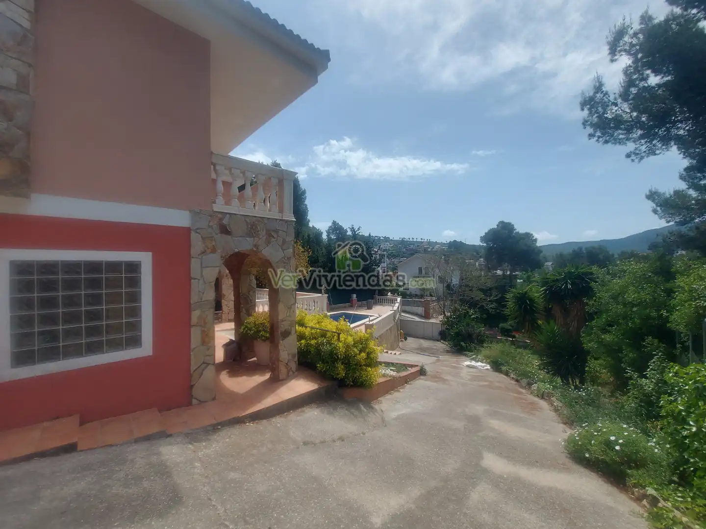 Vista exterior de Casa o xalet en venda en Vallirana amb Calefacció, Jardí privat i Terrassa