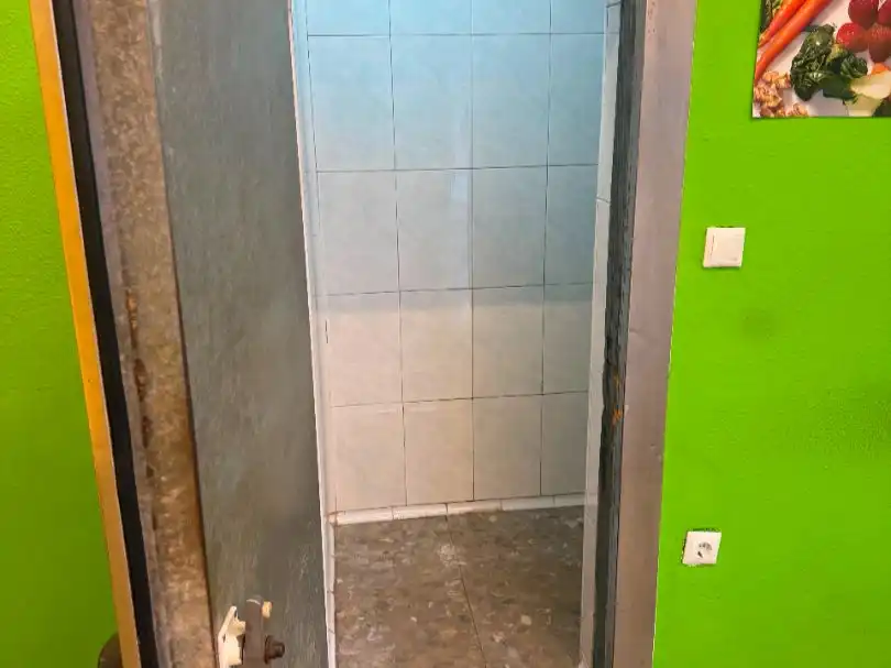 Badezimmer von Geschaftsraum zur Miete in Levante
