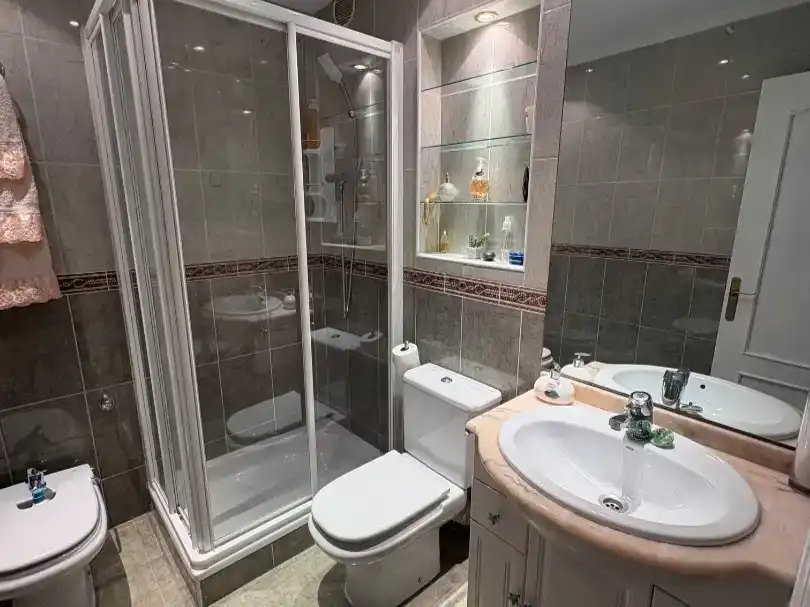 Baño de Piso en venta en  Madrid Capital con Aire acondicionado