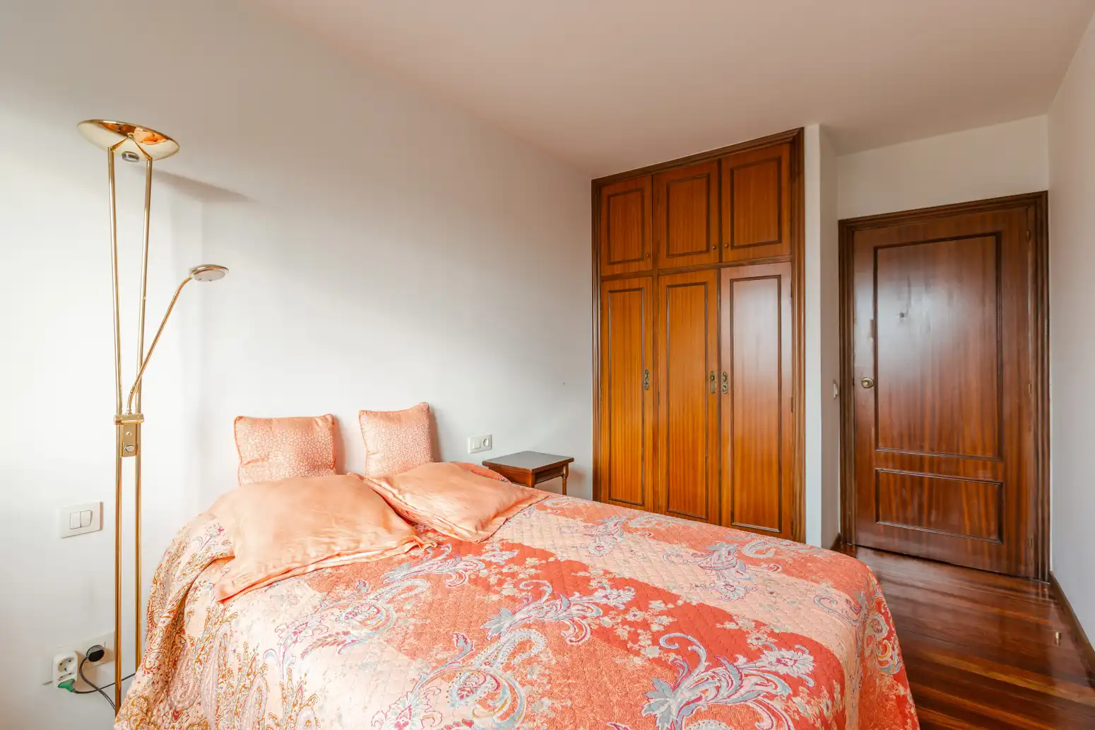 Habitación de Piso en venta en  Pamplona / Iruña con Calefacción, Terraza y Amueblado