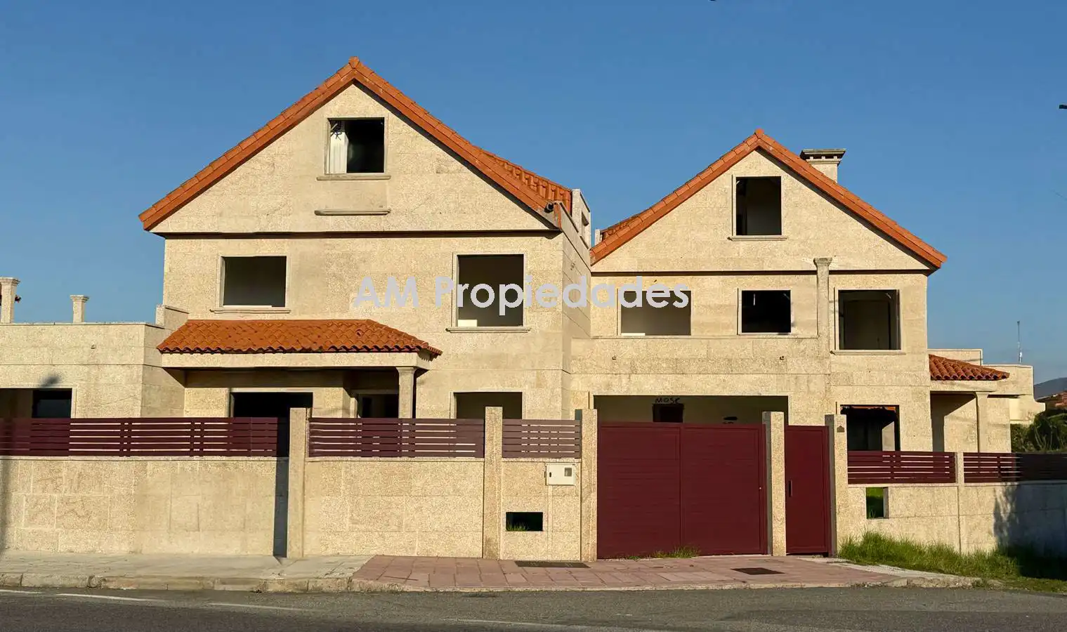 Vista exterior de Casa adosada en venda en Baiona amb Calefacció, Jardí privat i Terrassa