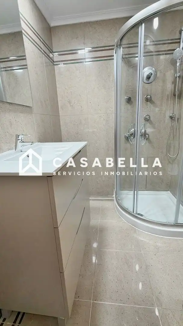 Baño de Piso de alquiler en Valencia con Aire acondicionado, Calefacción y Trastero