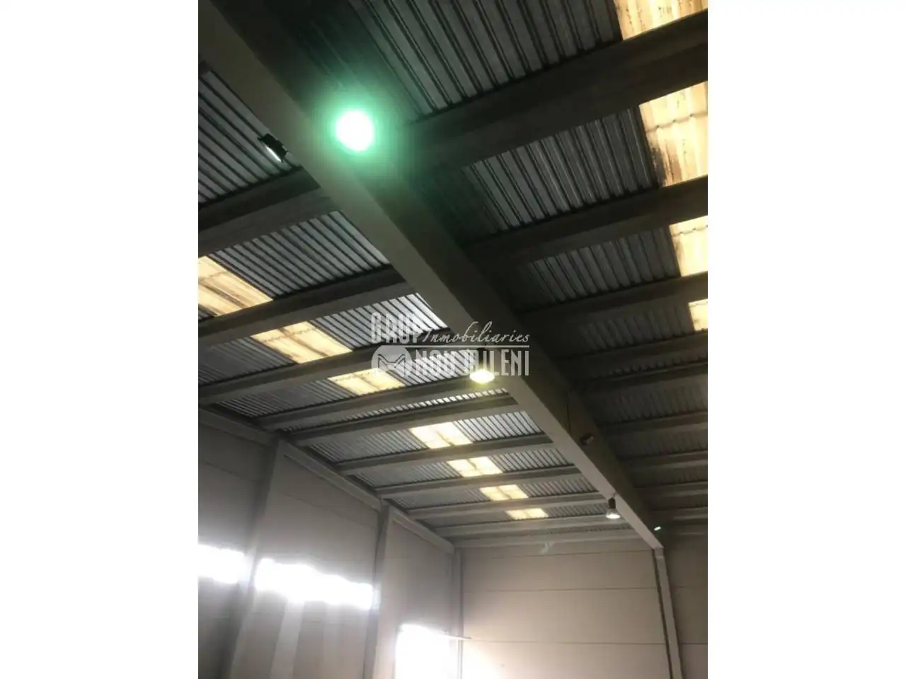 Nau industrial en venda a Montserrat