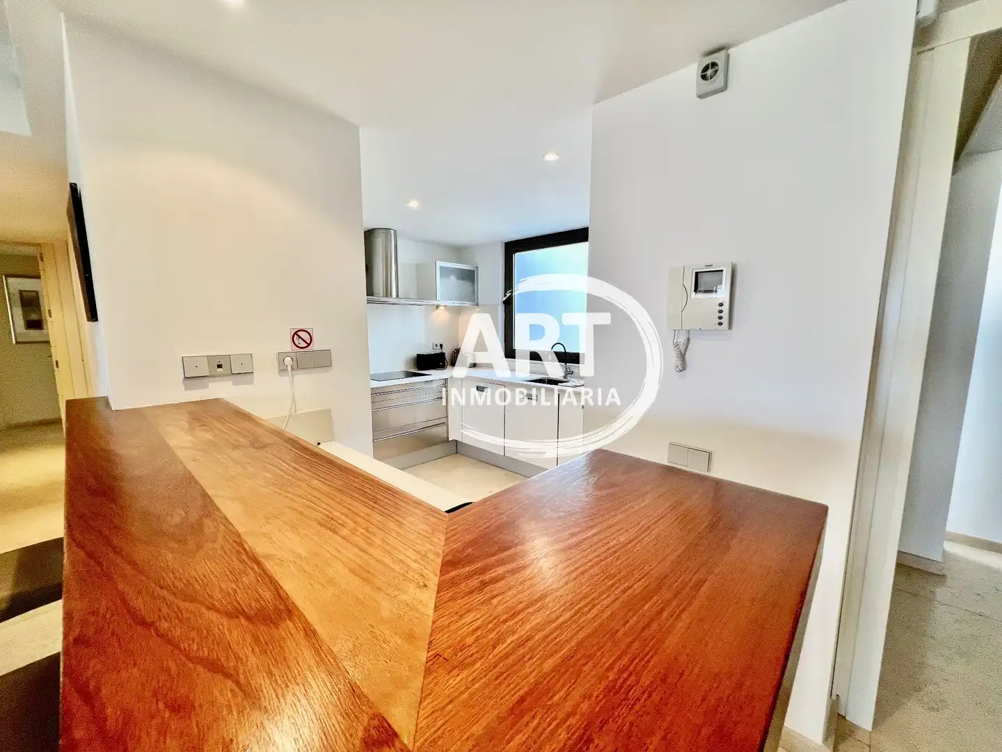 Vista exterior de Apartament en venda en Benahavís amb Aire condicionat, Calefacció i Jardí privat