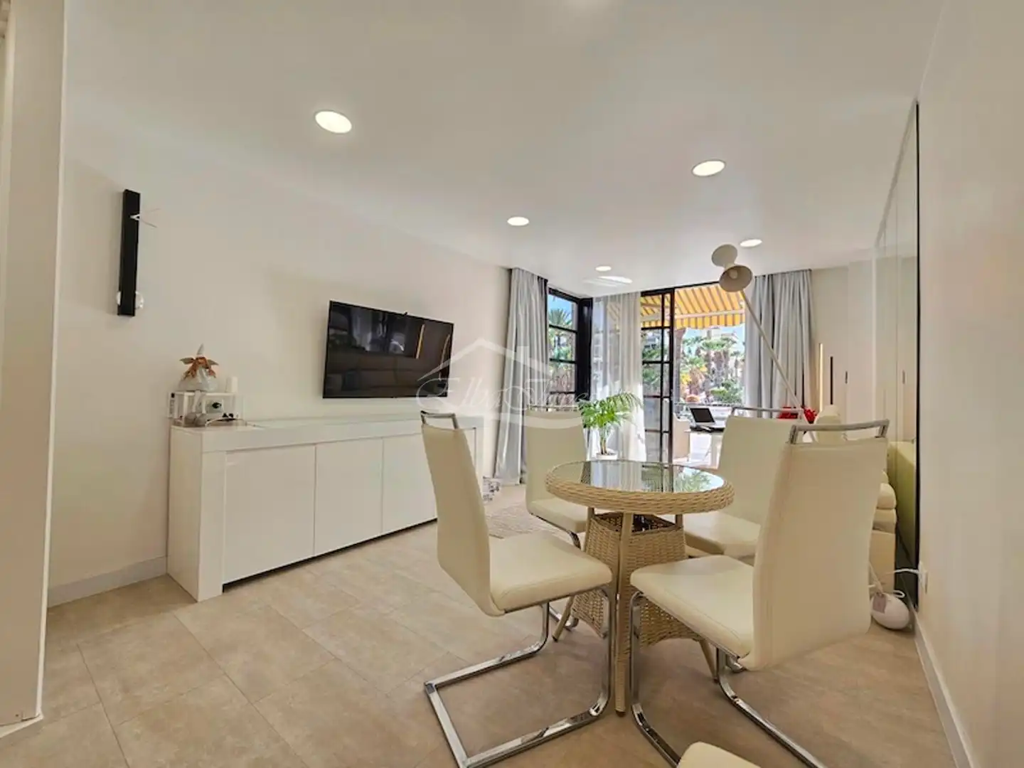 Comedor de Piso en venta en Arona con Aire acondicionado, Terraza y Piscina