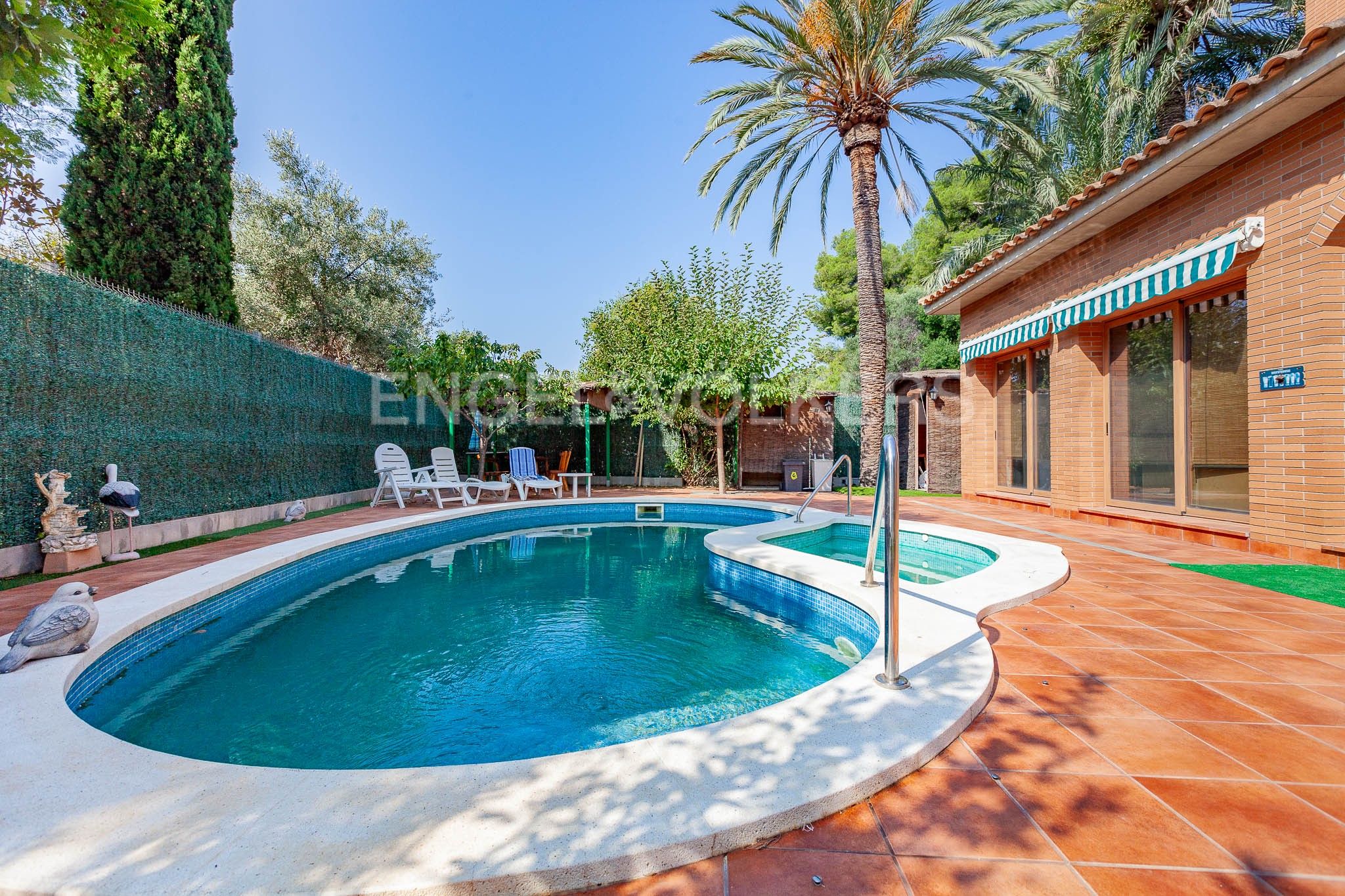 Piscina de Casa o xalet en venda en Castelldefels amb Aire condicionat, Calefacció i Jardí privat