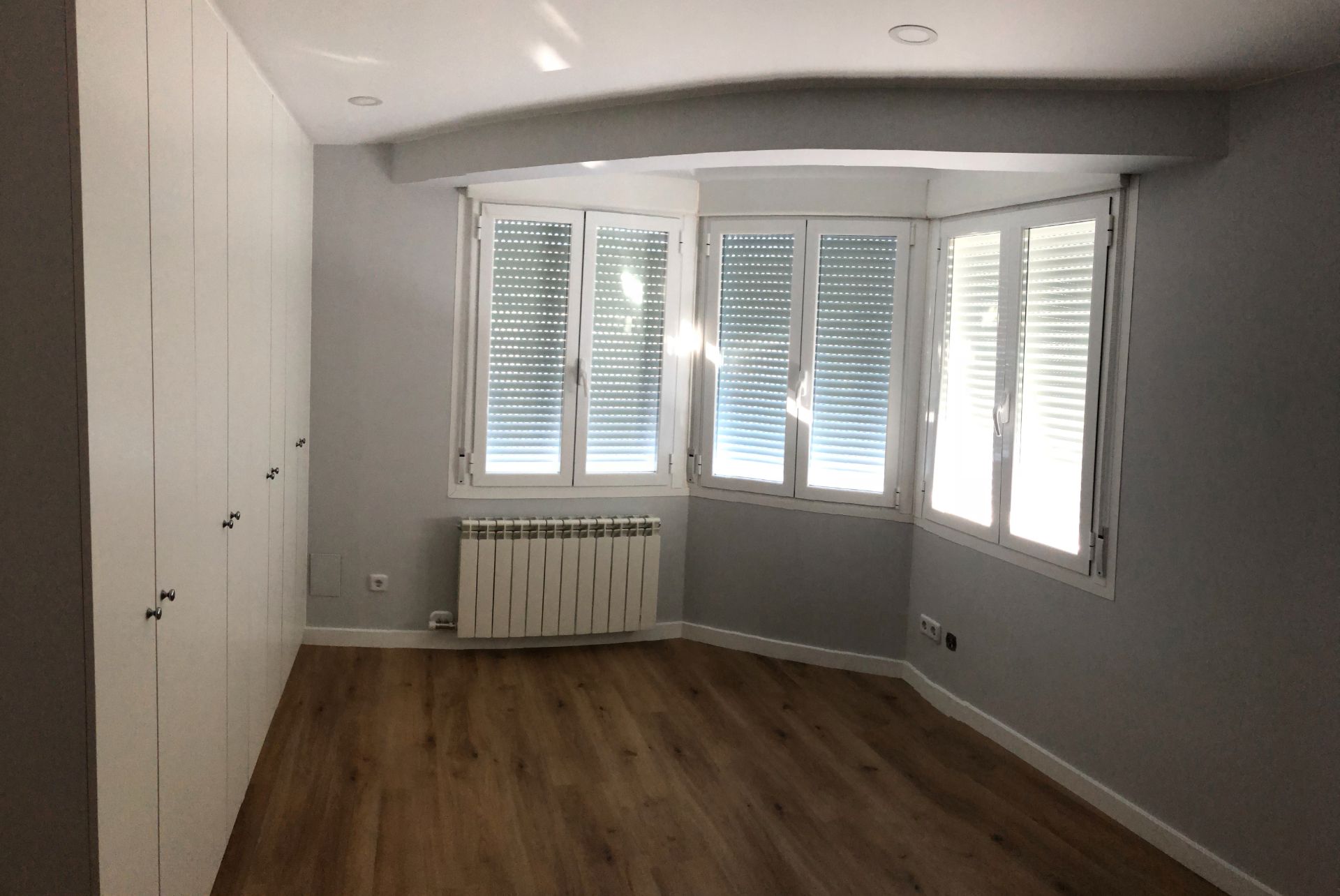 Dormitori de Pis de lloguer en  Zaragoza Capital amb Calefacció, Parquet i Forn