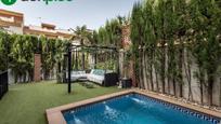 Piscina de Casa adosada en venda en Vegas del Genil amb Aire condicionat, Calefacció i Jardí privat