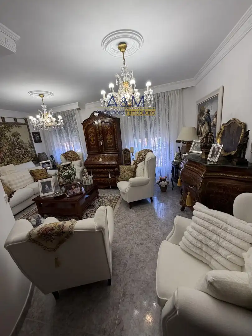 Sala de estar de Edificio en venta en Cigales