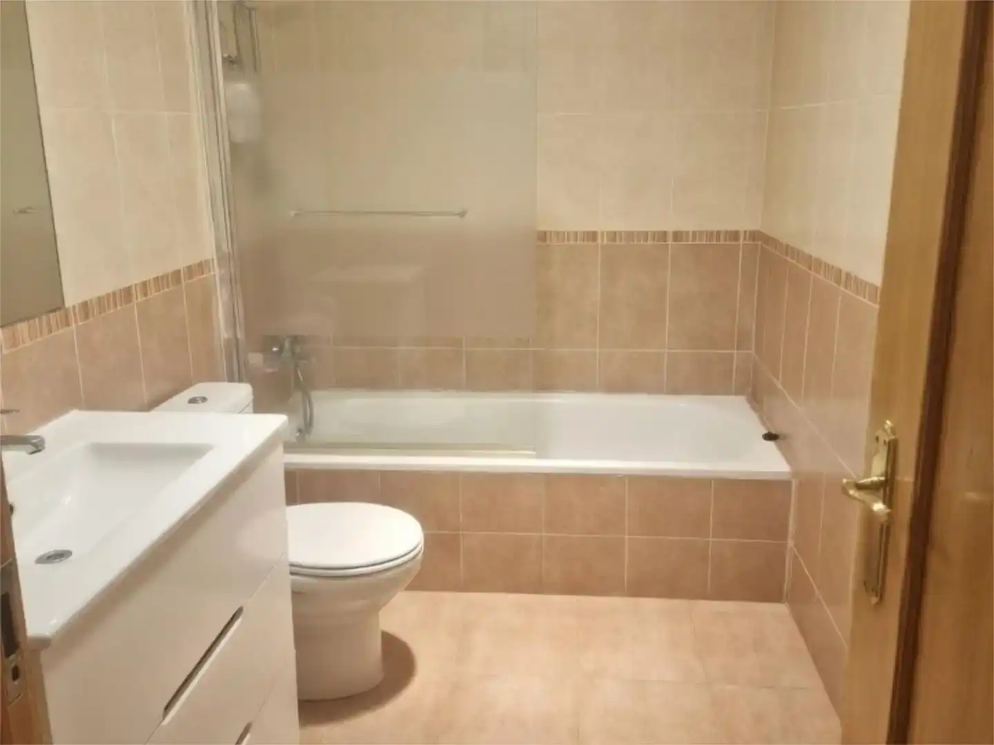 Baño de Piso en venta en Boquiñeni con Aire acondicionado, Parquet y Amueblado