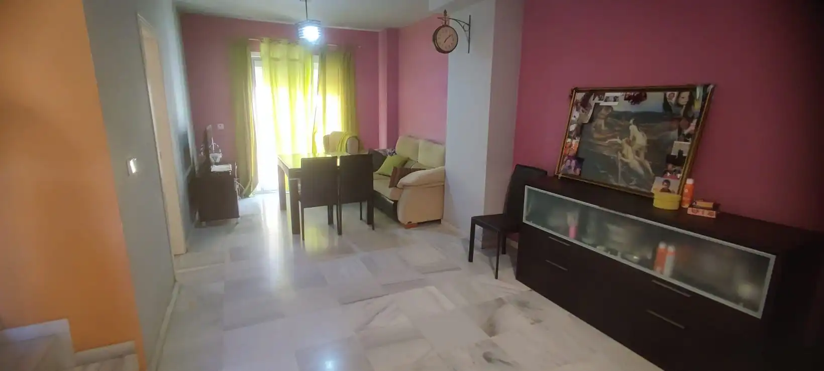 Sala de estar de Casa adosada en venta en Coria del Río con Trastero, Amueblado y Piscina comunitaria