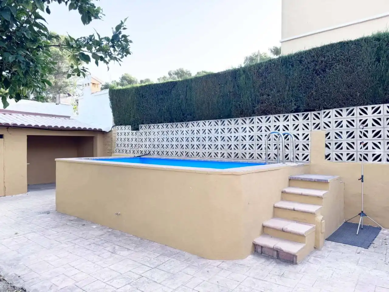 Schwimmbecken von Haus oder Chalet zur Miete in Paterna mit Privatgarten, Terrasse und Möbliert