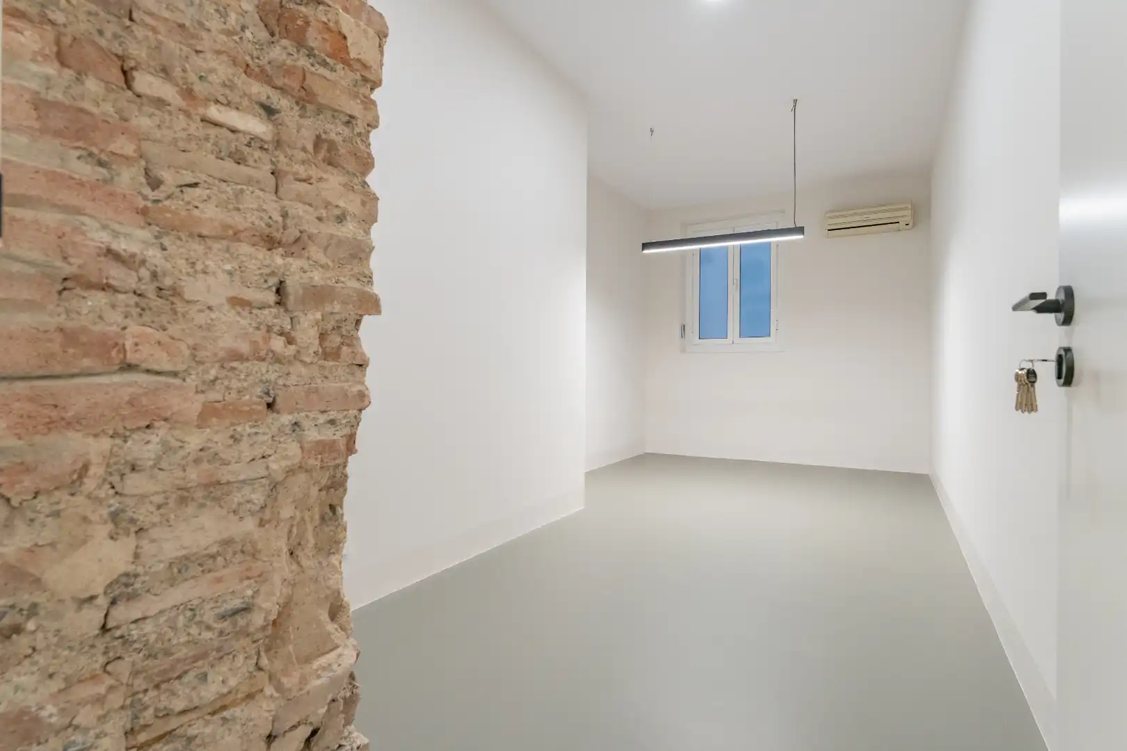 Büro zur Miete in Reus mit Klimaanlage, Heizung und Balkon