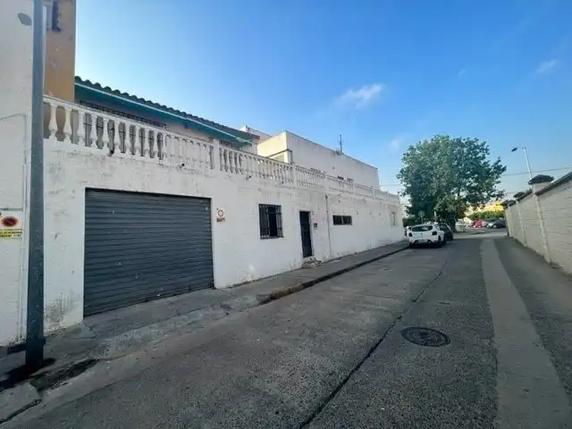 Vista exterior de Edifici en venda en Algeciras