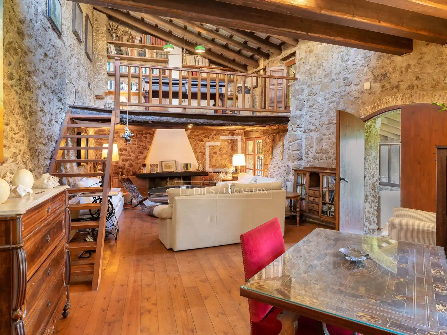 Sala de estar de Finca rústica en venta en Bàscara con Aire acondicionado, Calefacción y Jardín privado