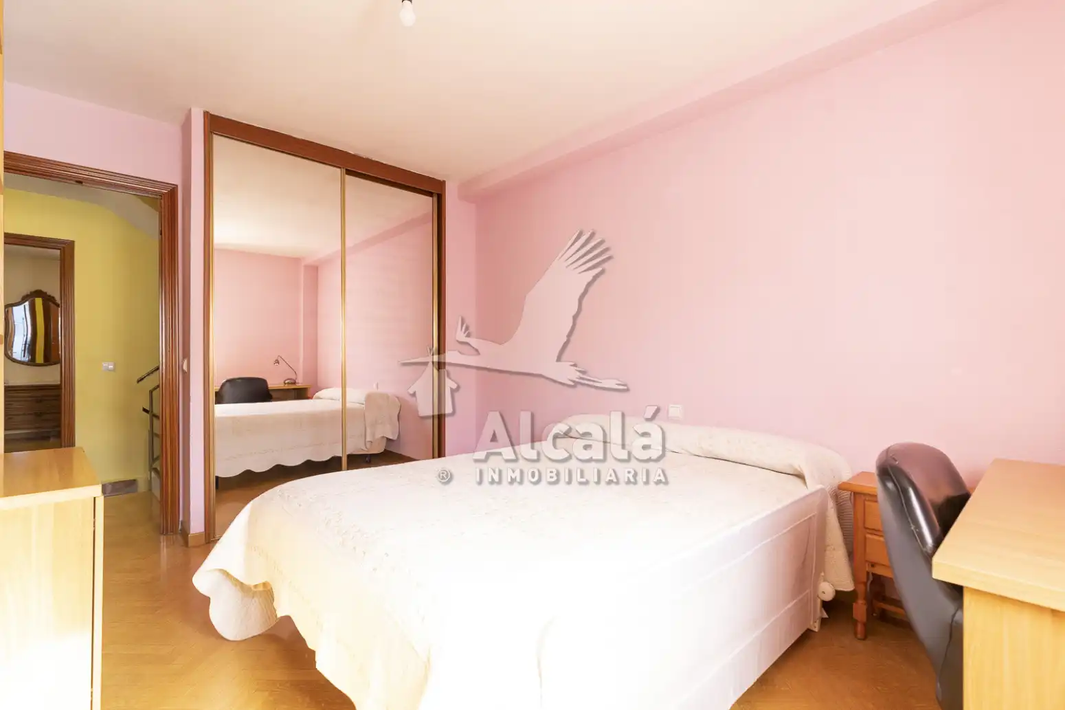 Schlafzimmer von Einfamilien-Reihenhaus zum Verkauf in Alcalá de Henares mit Heizung, Parkett und Schwimmbad