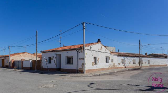 Casa-chalet en Venta en Calle LALUEZA en Lanaja