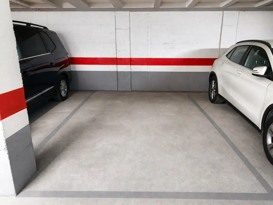 Parkplatz von Wohnung zur Miete in Alicante / Alacant mit Parkett und Möbliert