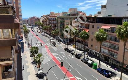 Vista exterior de Pis en venda en Benidorm amb Aire condicionat, Terrassa i Balcó