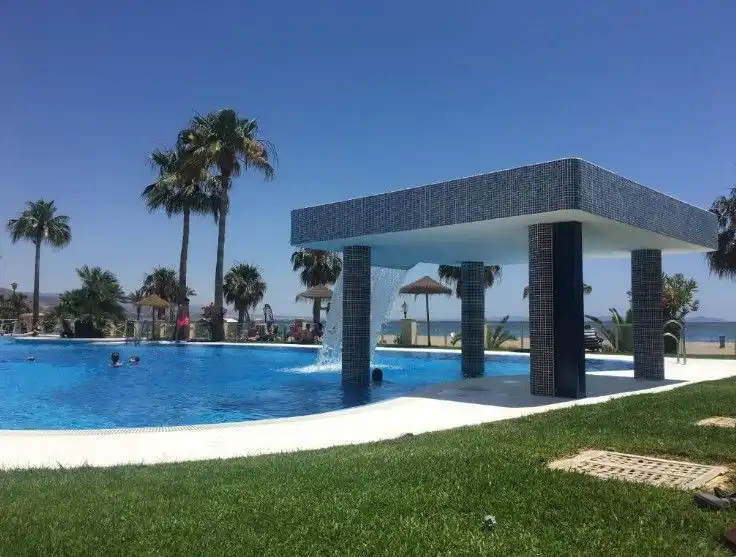 Piscina de Apartamento de alquiler en Roquetas de Mar con Aire acondicionado, Terraza y Amueblado