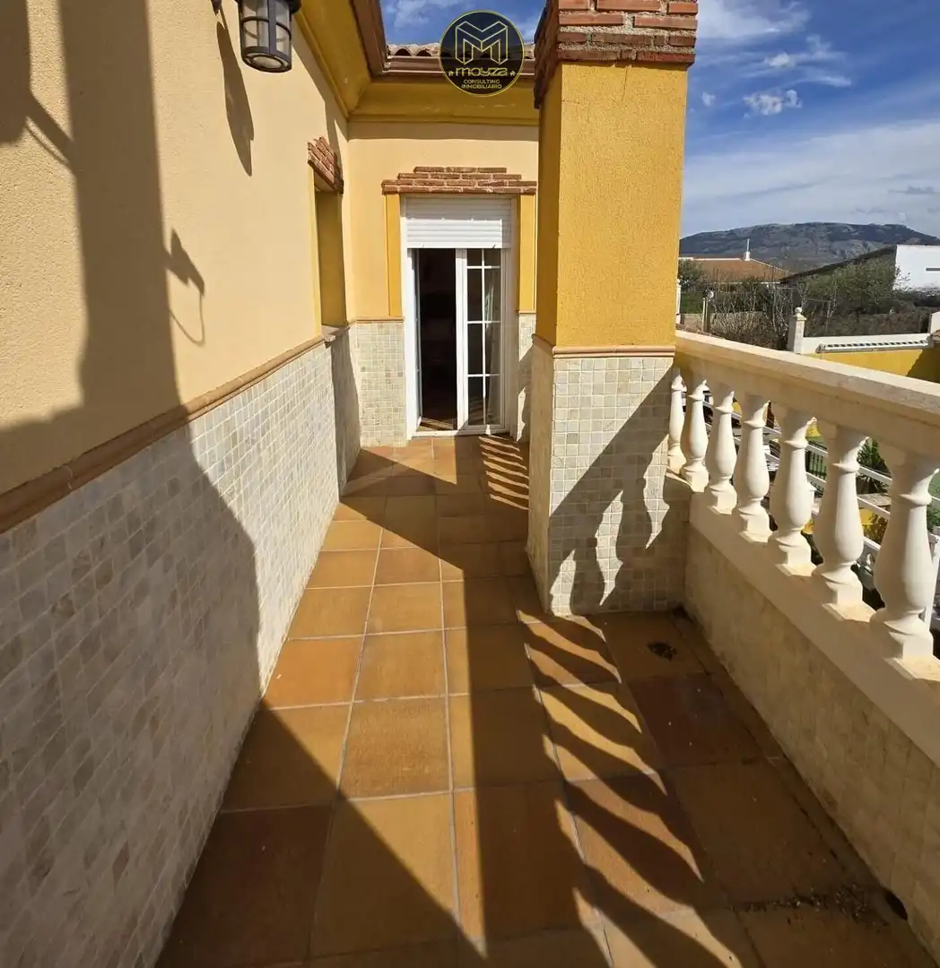 Terrassa de Casa o xalet en venda en Jaén amb Aire condicionat, Traster i Piscina
