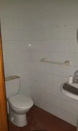 Badezimmer von Fabrikhallen zur Miete in La Algaba