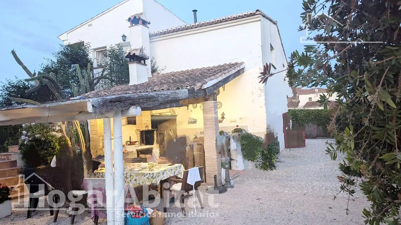 Vista exterior de Casa o xalet en venda en Oliva amb Aire condicionat, Jardí privat i Terrassa