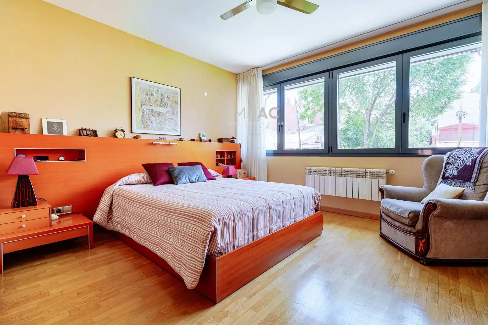 Habitación de Casa adosada en venta en Madrid con Aire acondicionado, Calefacción y Jardín privado