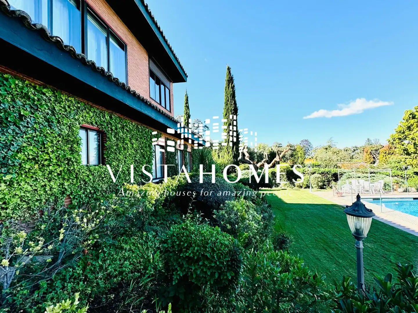 Vista exterior de Casa o xalet en venda en Ciudalcampo amb Aire condicionat, Calefacció i Jardí privat