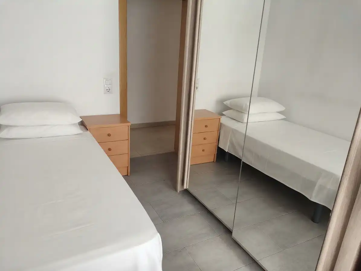 Dormitori de Pis en venda en Sant Boi de Llobregat amb Aire condicionat i Balcó
