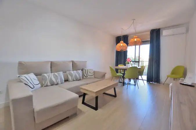 Sala d'estar de Pis en venda en Ronda amb Aire condicionat, Terrassa i Balcó