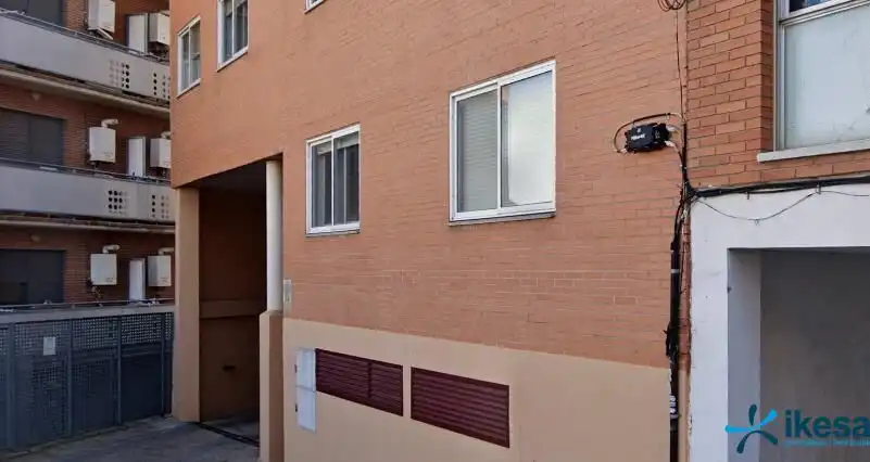 Vista exterior de Casa adosada en venda en Zaragoza amb Jardí privat, Terrassa i Balcó