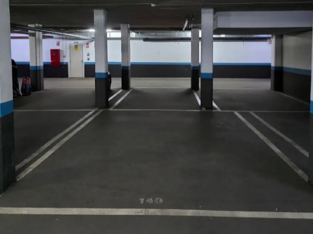 Parking of Garage for rent in Pinto  with Alarm