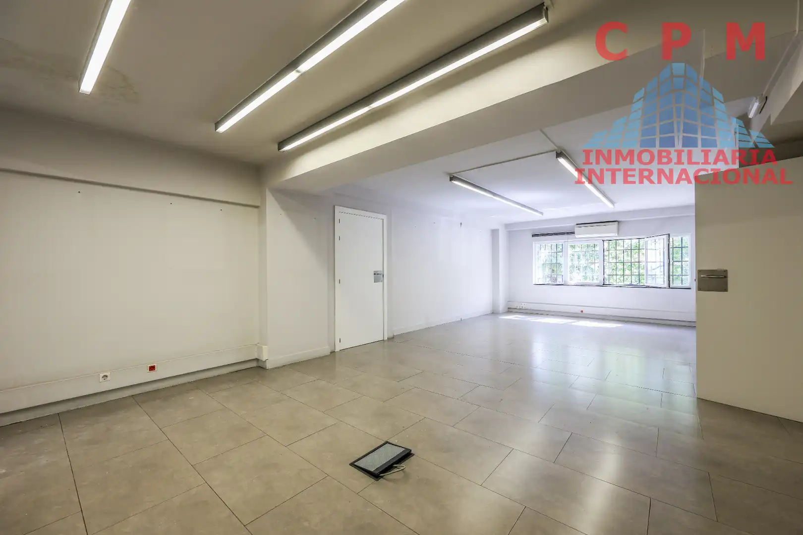 Local de lloguer en Madrid amb Aire condicionat, Calefacció i Internet