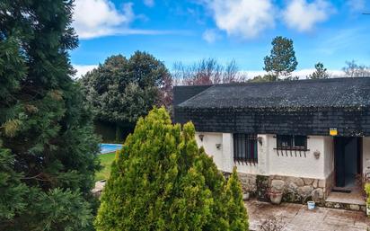 Exterior view of House or chalet for sale in El Espinar  with Private garden and Swimming Pool