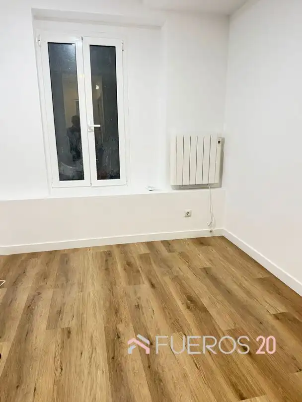 Dormitori de Pis en venda en Bilbao  amb Calefacció i Balcó