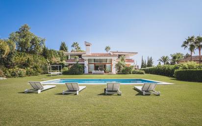 Jardí de Casa o xalet en venda en Marbella amb Aire condicionat, Terrassa i Piscina