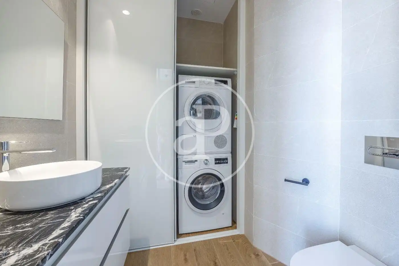 Bathroom of Flat for rent in Valencia  with Air Conditioner, Heating and Balcony