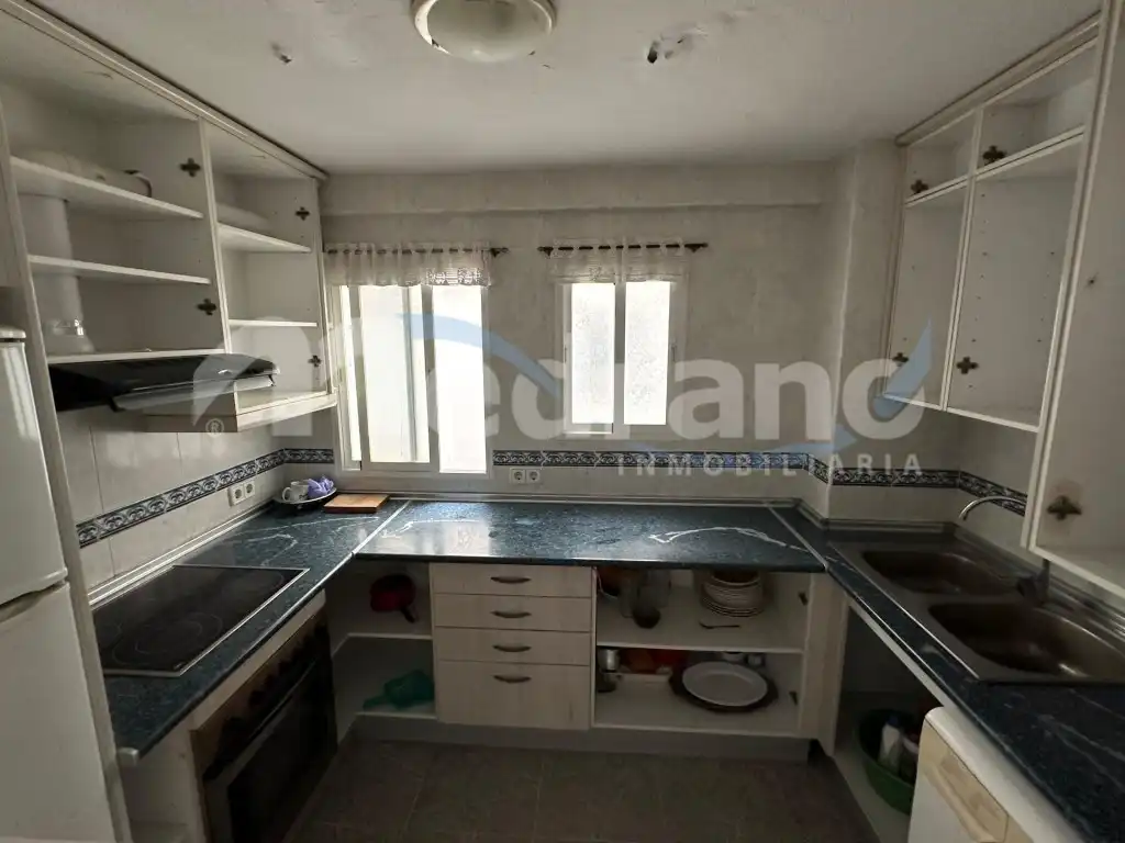 Küche von Wohnung zum Verkauf in Benidorm mit Privatgarten, Schwimmbad und Möbliert
