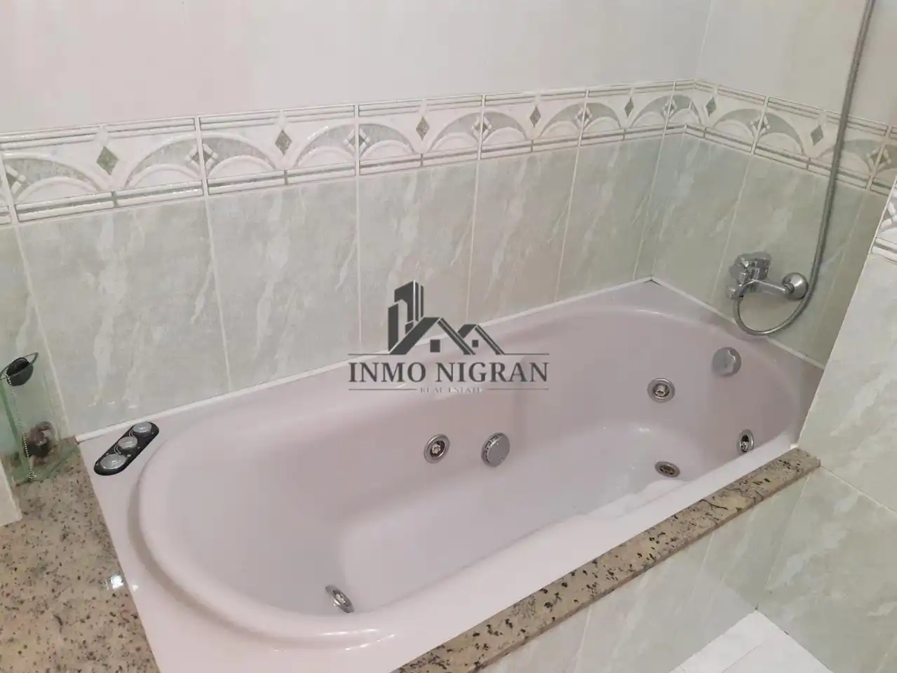 Badezimmer von Wohnungen zur Miete in Nigrán mit Möbliert