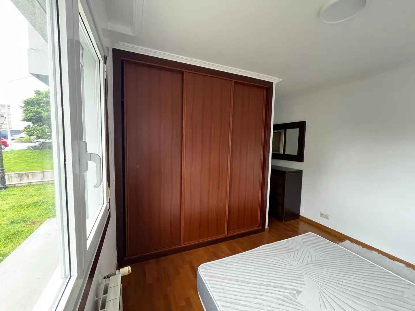 Dormitori de Apartament en venda en Pontevedra Capital  amb Terrassa i Traster