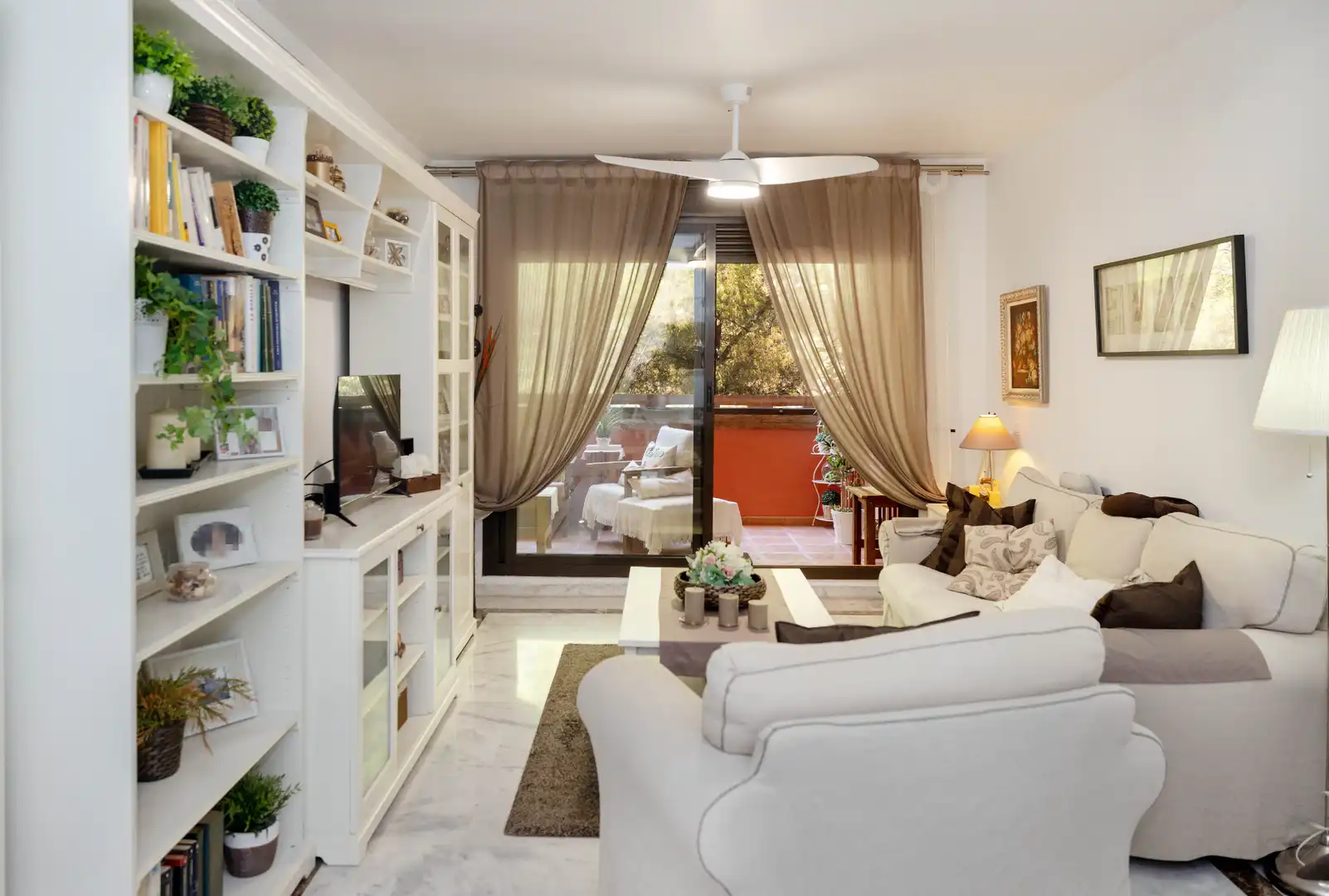 Living room of Flat for sale in Marbella  with Air Conditioner, Heating and Terrace