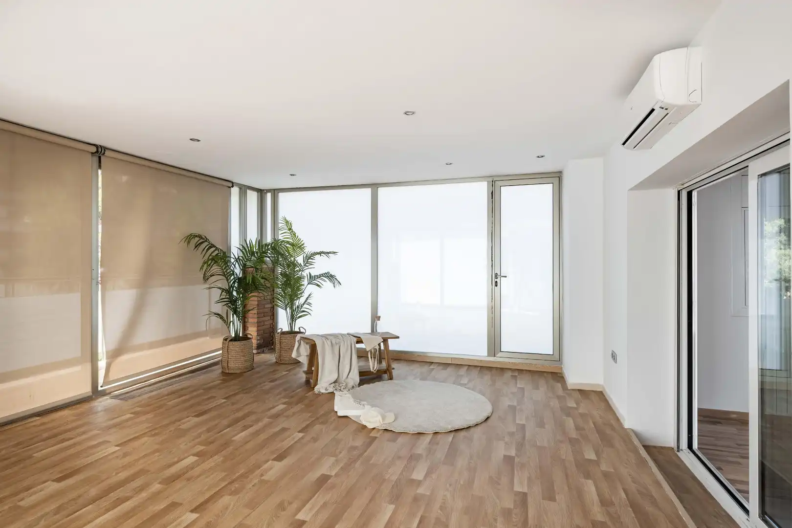 Sala d'estar de Casa o xalet en venda en Barcelona amb Aire condicionat, Calefacció i Jardí privat