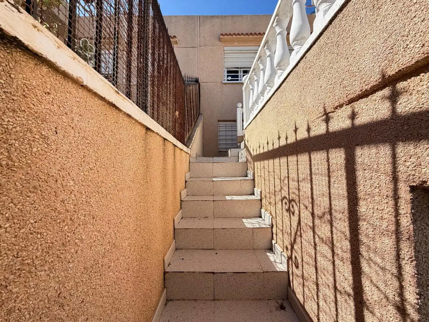 Vista exterior de Casa adosada en venda en Santa Pola amb Aire condicionat, Calefacció i Terrassa