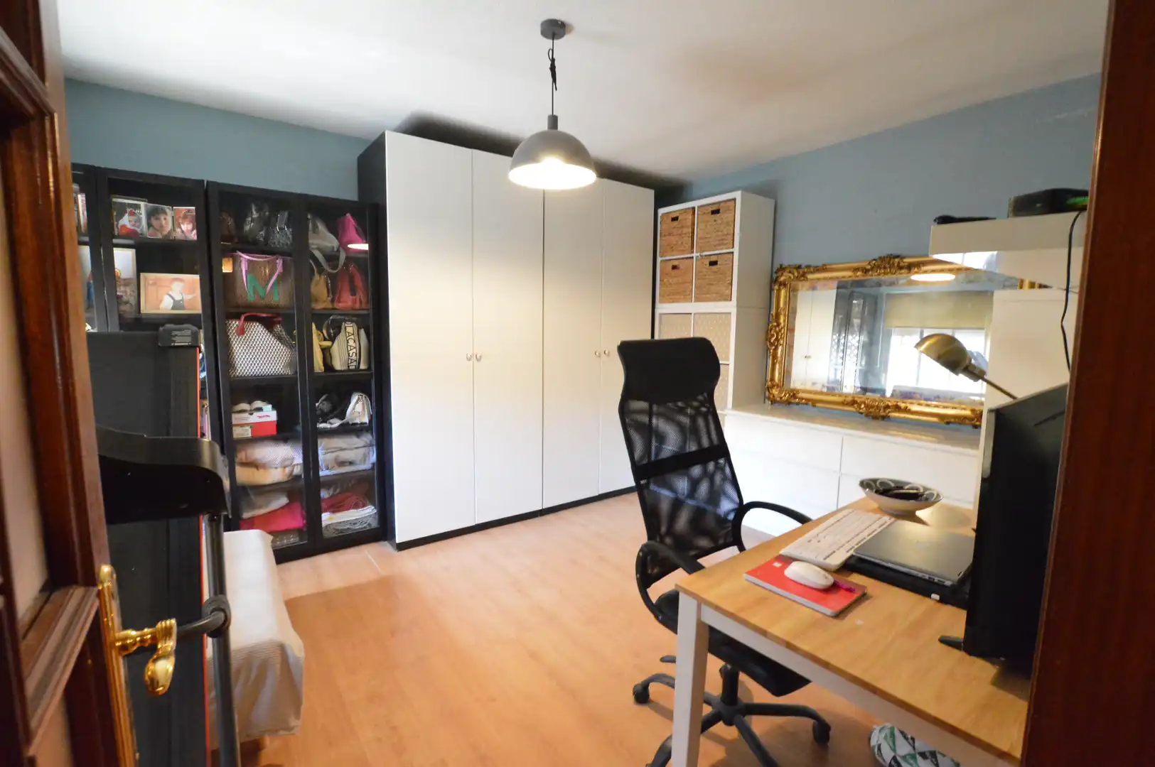 Habitación de Casa adosada en venta en Pozuelo de Alarcón con Aire acondicionado, Calefacción y Jardín privado