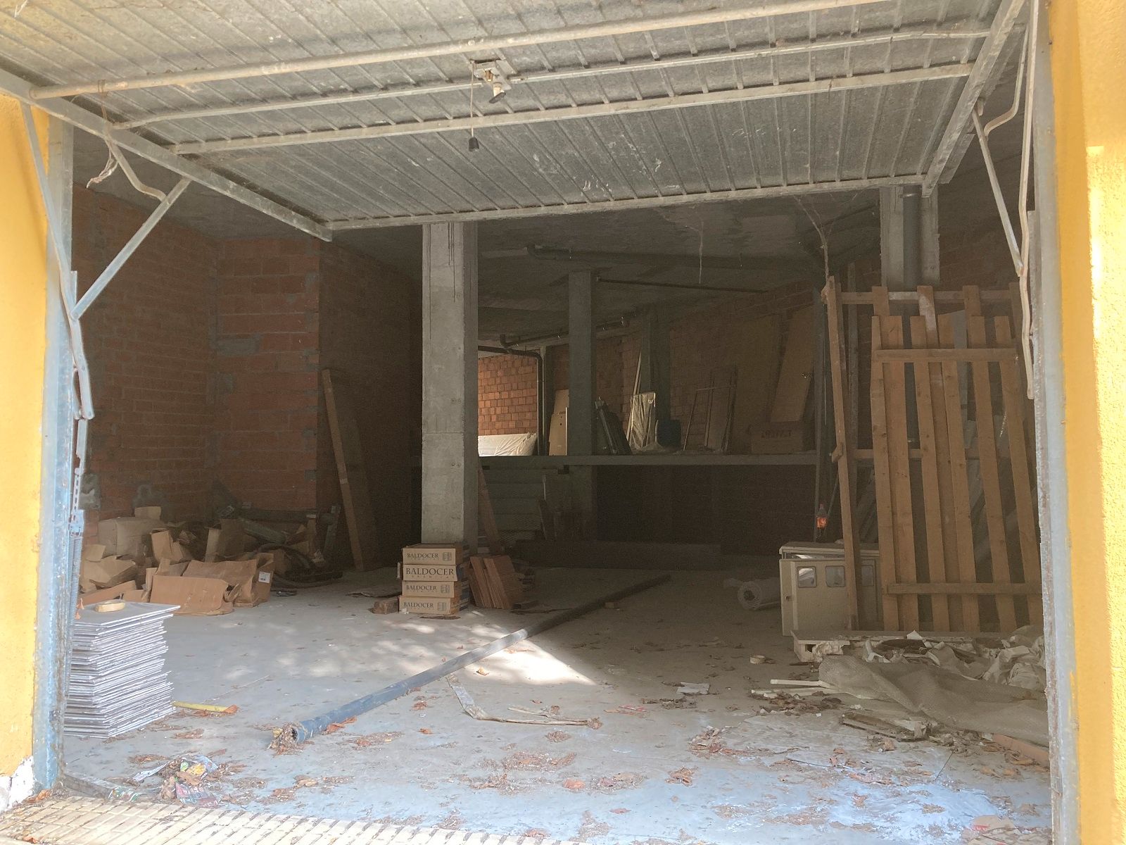 Premises for sale in Carral