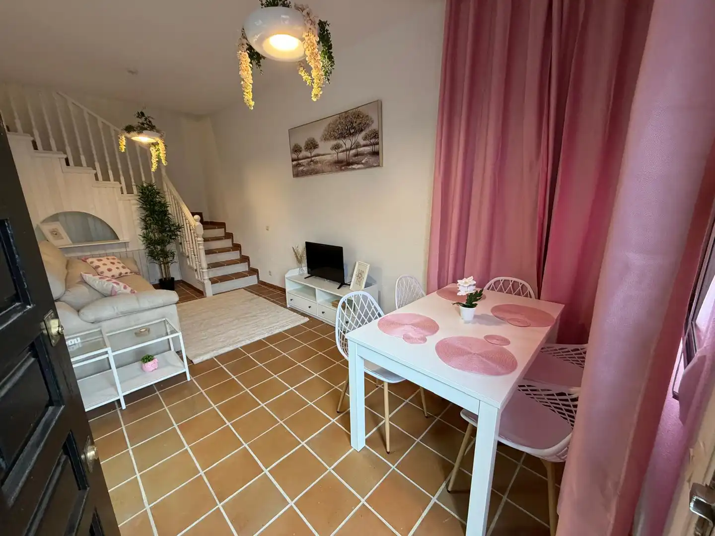 Sala de estar de Casa o chalet en venta en Navamorcuende con Calefacción, Terraza y Amueblado