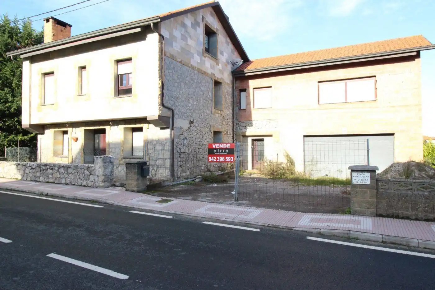 Vista exterior de Casa o xalet en venda en Camargo amb Calefacció, Jardí privat i Traster
