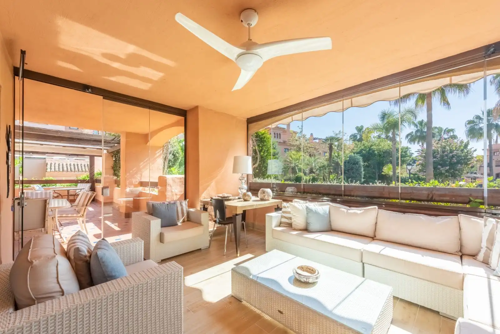 Terrassa de Apartament en venda en Estepona amb Terrassa, Traster i Moblat